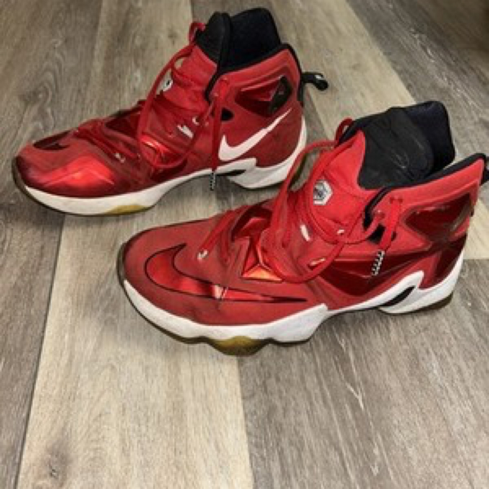 Size 9 - Nike LeBron 13 On Court